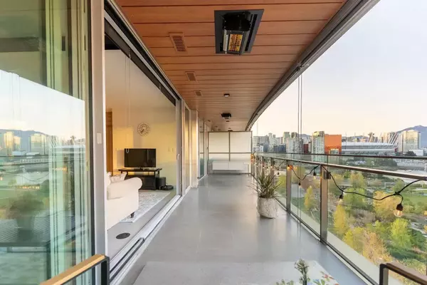 1768 Cook ST #911, Vancouver, BC V5Y 0N3