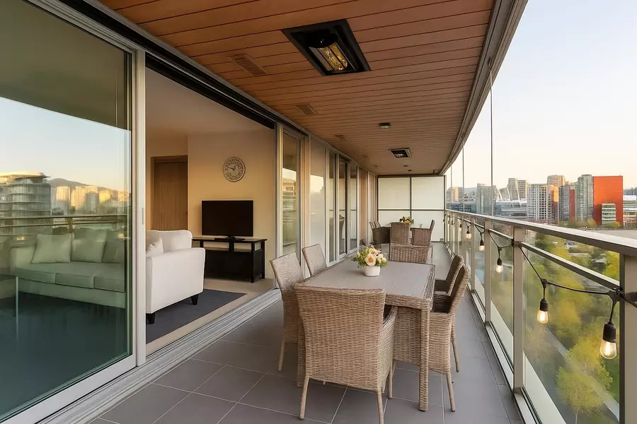 1768 Cook ST #911, Vancouver, BC V5Y 0N3