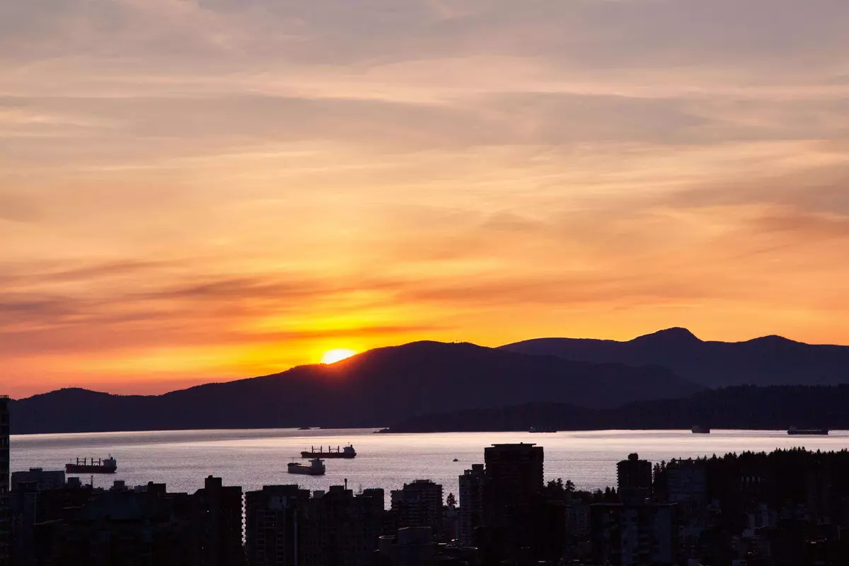 Vancouver, BC V6B 0M6,777 Richards ST #4202