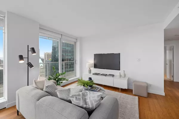 Vancouver, BC V6B 0M6,777 Richards ST #4202