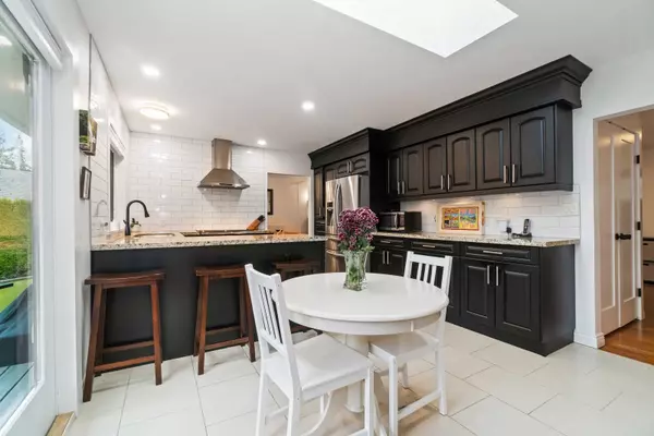 Coquitlam, BC V3J 5G8,660 Gatensbury ST