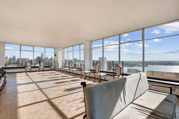 Vancouver, BC V6G 1R3,1850 Comox ST #2301