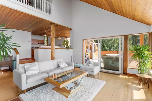 270 Mountain DR Lions Bay, BC V0N 2E0