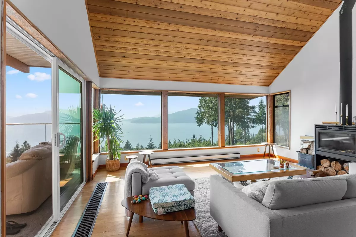 Lions Bay, BC V0N 2E0,270 Mountain DR