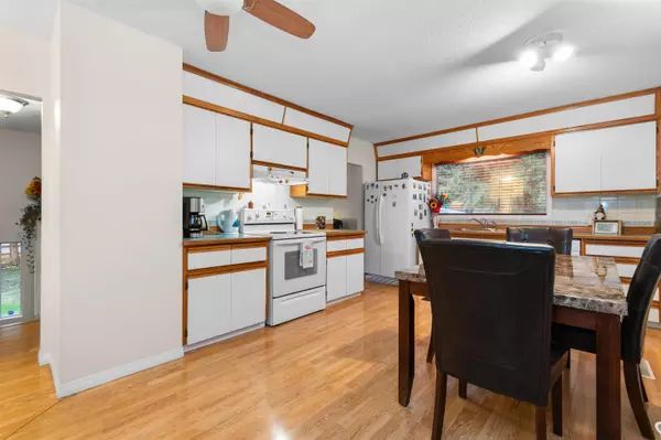 52564 Yale RD Rosedale, BC V0X 1X0