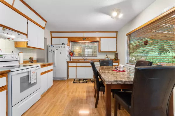 52564 Yale RD Rosedale, BC V0X 1X0