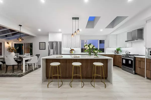 531 Greenway AVE, North Vancouver, BC V7N 3C9