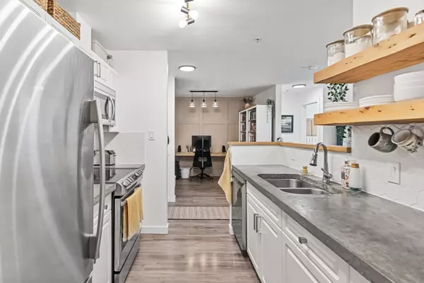 Maple Ridge, BC V2X 6B8,12206 224 ST #404