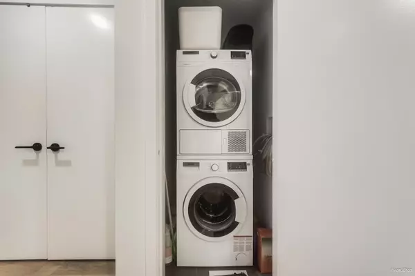 13685 102 AVE #809 Surrey, BC V3T 1N7