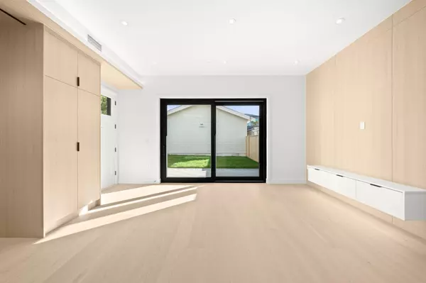 Vancouver, BC V6S 1M1,3925 Wallace ST