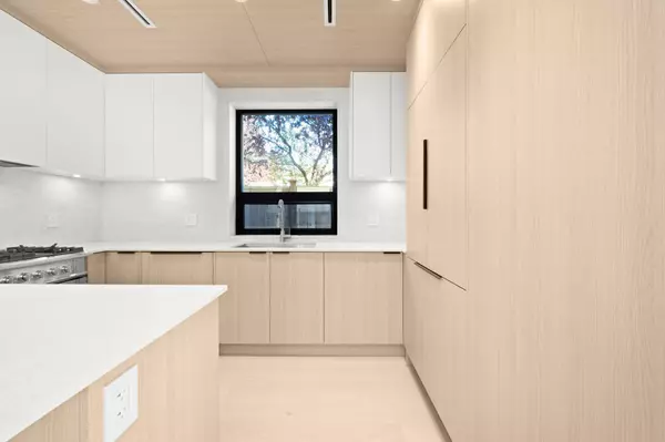 Vancouver, BC V6S 1M1,3925 Wallace ST