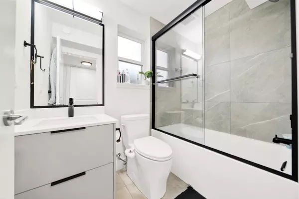 Surrey, BC V3V 0E9,10488 124 ST #33