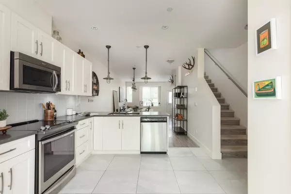 Maple Ridge, BC V2W 1Z9,9989 240a ST #8