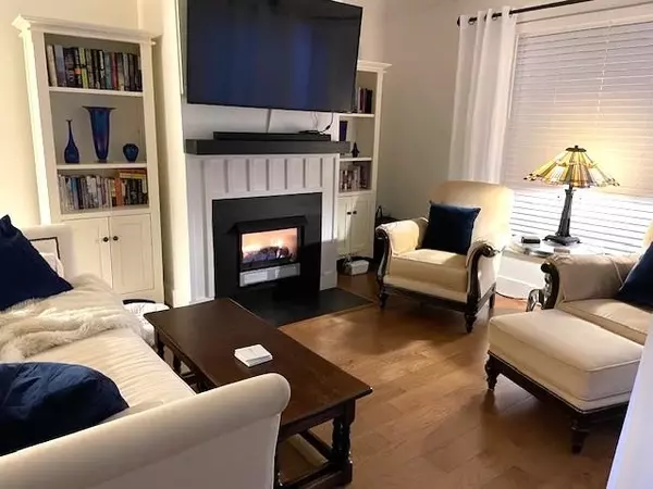 Surrey, BC V4A 5J1,15863 Alder PL