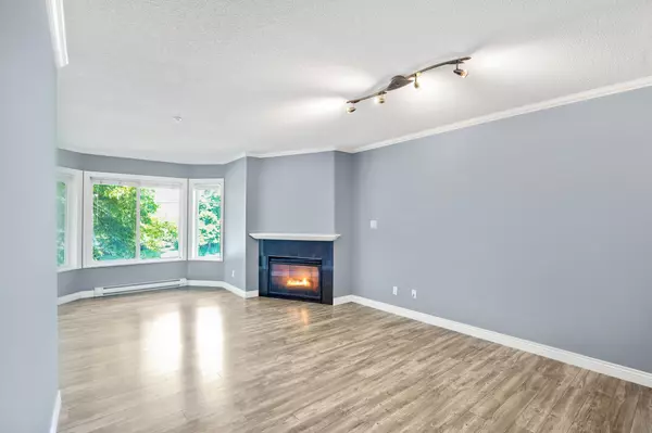 Surrey, BC V3W 0V2,12110 80 AVE #212