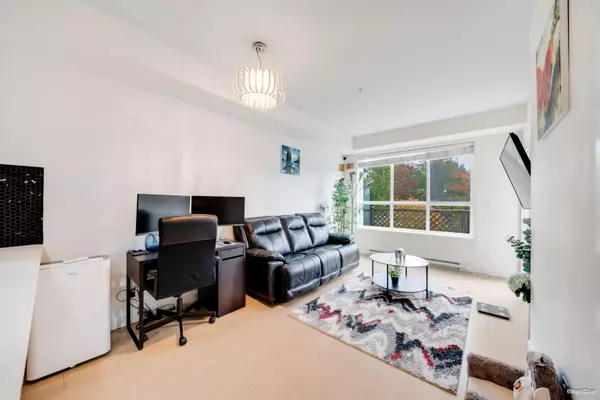 Surrey, BC V4N 6R5,6438 195a ST #104