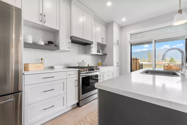 45416 Willowstream RD Chilliwack, BC V2R 6G7