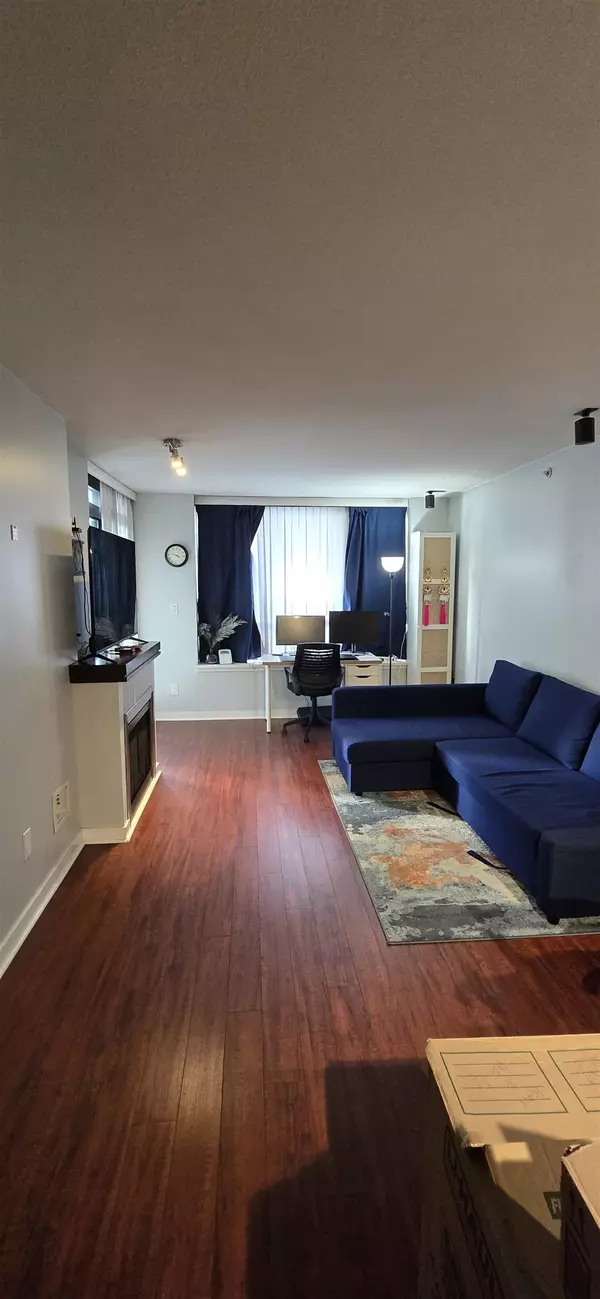 New Westminster, BC V3M 0B6,1 Renaissance SQ #506