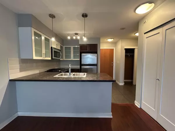 New Westminster, BC V3M 0B6,1 Renaissance SQ #506