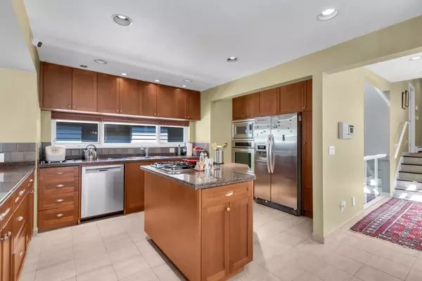 North Vancouver, BC V7N 1T4,4255 St Pauls AVE