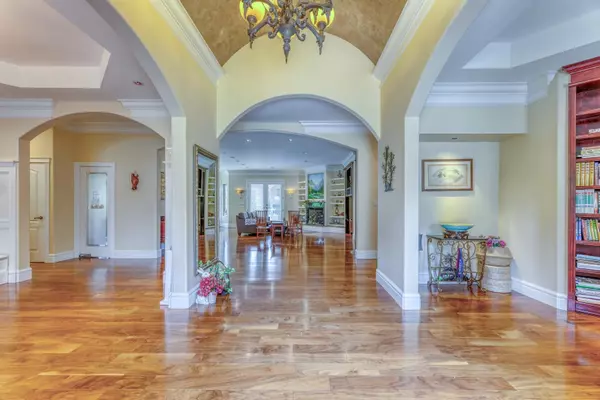 Surrey, BC V4A 9W8,2313 Chantrell Park DR