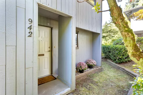 Port Moody, BC V3H 3S2,942 Blackstock RD