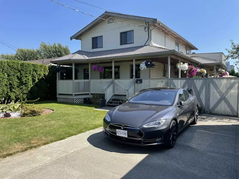 12460 113 AVE, Surrey, BC V3V 3L9