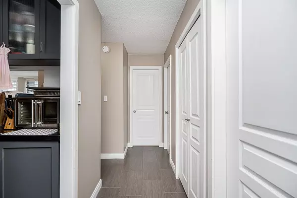 Richmond, BC V7E 4W3,9300 Parksville DR #402