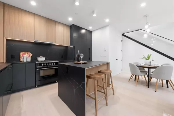 Vancouver, BC V6K 2X2,2764 W 14th AVE #1