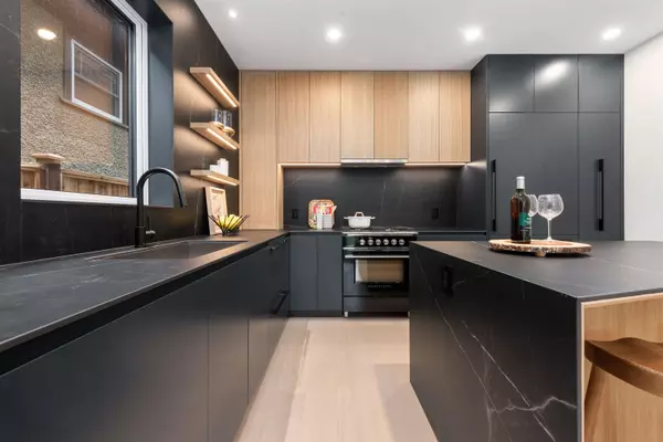 Vancouver, BC V6K 2X2,2764 W 14th AVE #2