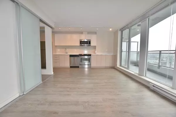 13303 Central AVE #2305, Surrey, BC V3T 0K6