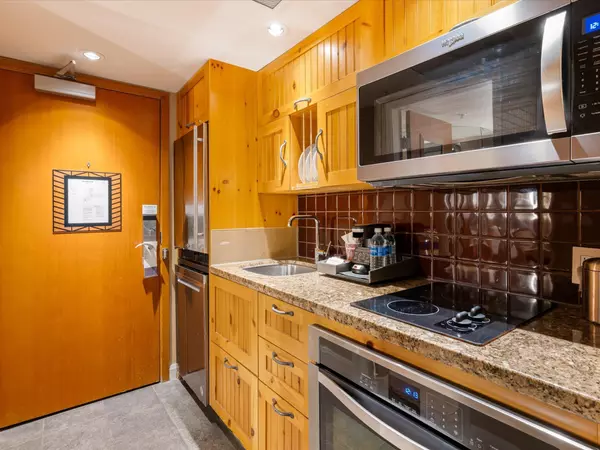 Whistler, BC V8E 1J3,4090 Whistler WAY #874