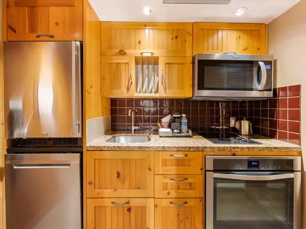 Whistler, BC V8E 1J3,4090 Whistler WAY #874