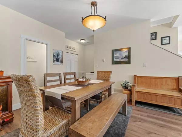 Surrey, BC V4P 3P7,2733 Parkway DR #2