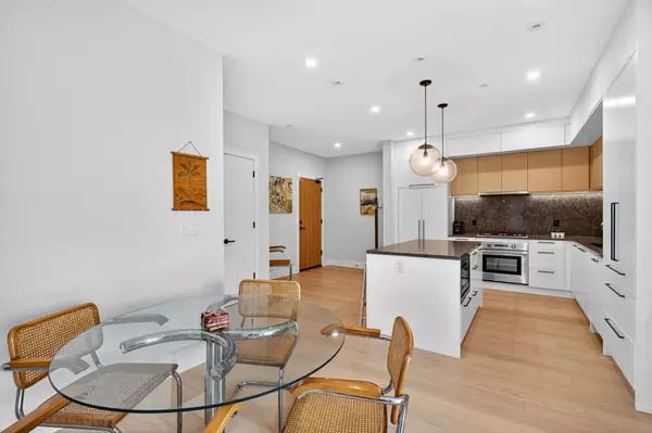 Langley, BC V3A 0N2,20416 Park AVE #410