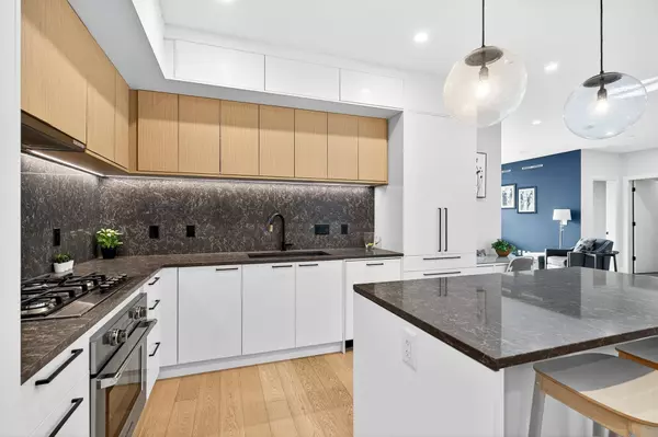 Langley, BC V3A 0N2,20416 Park AVE #410