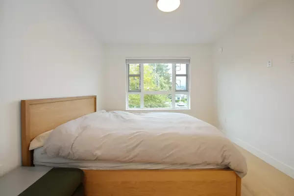 Maple Ridge, BC V2X 3Y8,22562 121 AVE #203