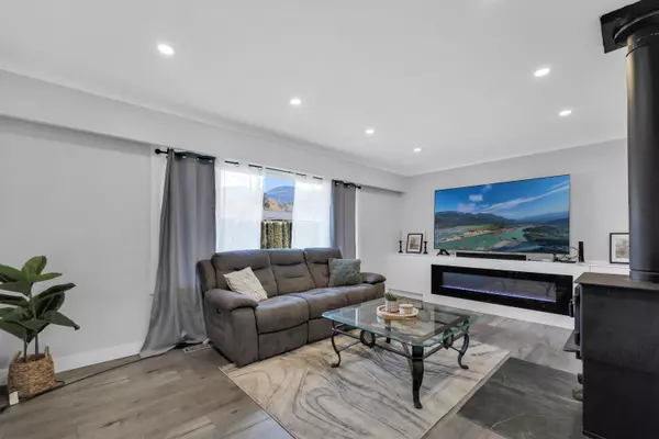 Squamish, BC V0N 1T0,2026 Garibaldi WAY