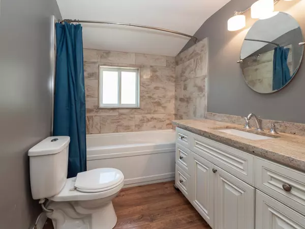 430 Aldersprings RD Gibsons, BC V0N 1V0