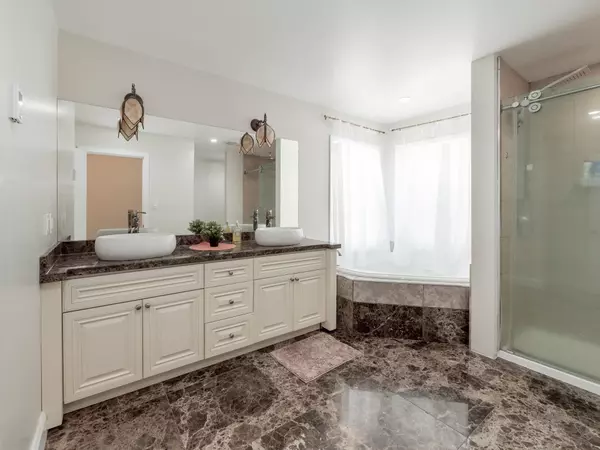 430 Aldersprings RD Gibsons, BC V0N 1V0