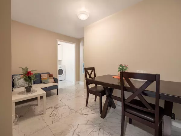 430 Aldersprings RD Gibsons, BC V0N 1V0