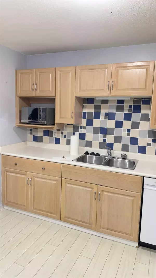 12101 80 AVE #506, Surrey, BC V3W 5V6