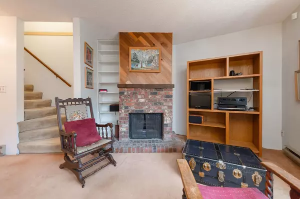 North Vancouver, BC V7M 1P4,251 W 14th ST #14