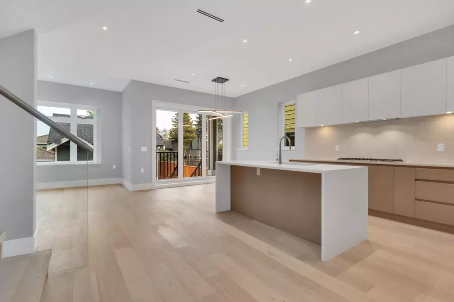 276 E 37th AVE, Vancouver, BC V5W 1E6