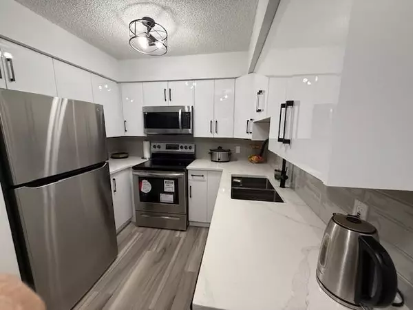 Port Coquitlam, BC V3B 1J3,1948 Coquitlam AVE #205