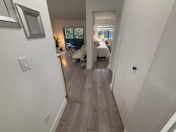 Port Coquitlam, BC V3B 1J3,1948 Coquitlam AVE #205