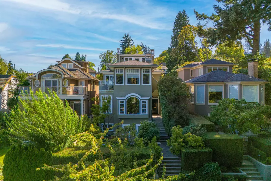 4650 W 2nd AVE, Vancouver, BC V6R 1L1