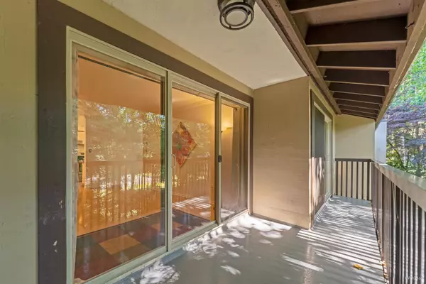 Burnaby, BC V3N 4P6,9867 Manchester #403