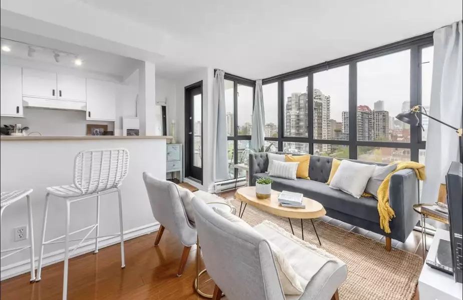 907 Beach AVE #1705, Vancouver, BC V6G 1Y3