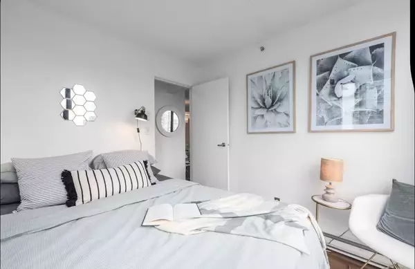 Vancouver, BC V6G 1Y3,907 Beach AVE #1705